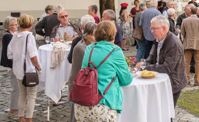 Diogenes: Die erste HV im neuen Theater