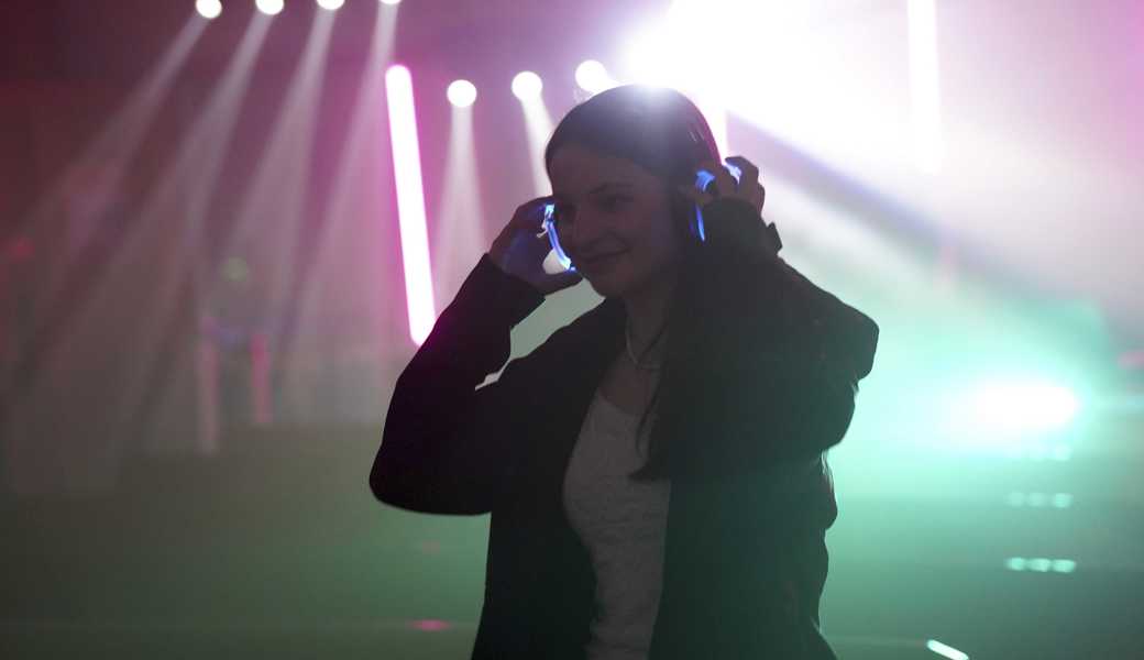 Andächtige Stille in der Kirche: Silent Disco in Marbach. 