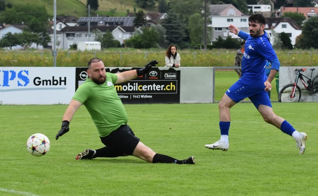 Der FC Rüthi kombiniert sich im Heimspiel gegen Staad in die Sommerferien