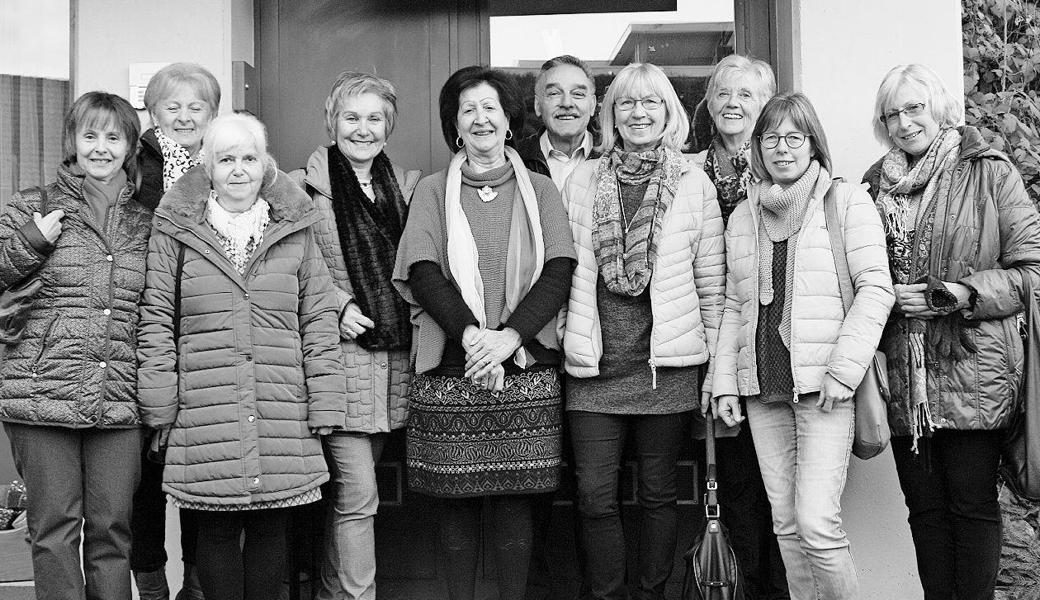 Bei Gruppen und Vereinen ist das Puppen- und Spielzeugmuseum mit dem Leiterpaar Jeanette (5. von links) und Bruno Nussbaumer zu einem beliebten Ausflugsziel geworden. Bild: rz