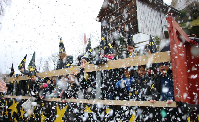 Chrüter-Häxä, Nuklear-Spränger und Wolfs-Hüüler: Walzenhausen beendet die Fasnachtssaison