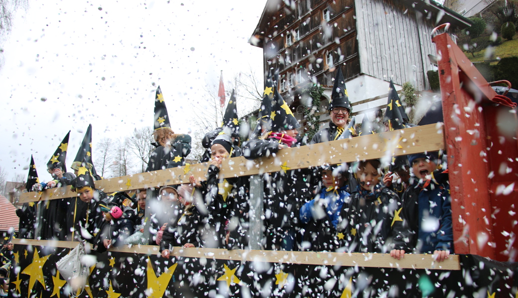 Chrüter-Häxä, Nuklear-Spränger und Wolfs-Hüüler: Walzenhausen beendet die Fasnachtssaison