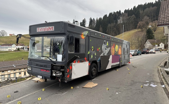 Sieben Verletzte bei einem Auffahrunfall am Fasnachtsumzug