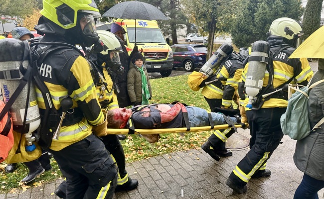Rauch, Blut und Panik: Über 100 Feuerwehrleute probten den Ernstfall