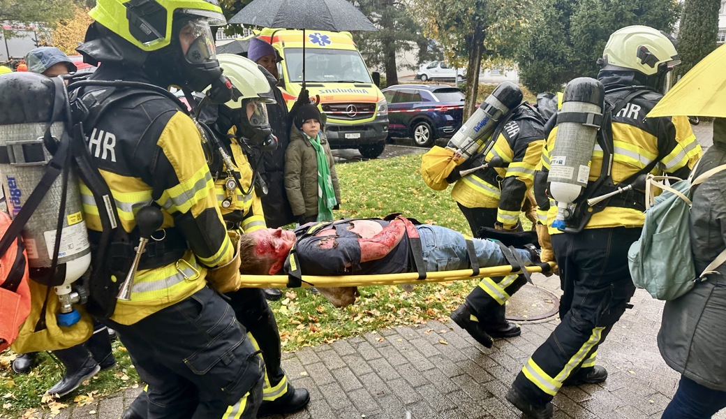 Rauch, Blut und Panik: Über 100 Feuerwehrleute probten den Ernstfall
