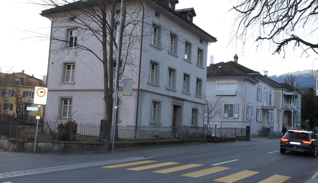 Der Baum- und Buschbestand an der oberen Bahnhofsstrasse wurde auf der einen Seite fast komplett eliminiert.