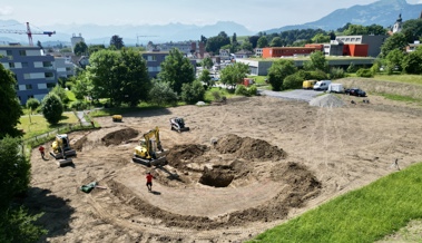 Jetzt geht es richtig los: Bagger formen den Pumptrack