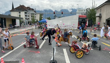 Die Hauptstrasse war am Dorffest ein grosser Spielplatz