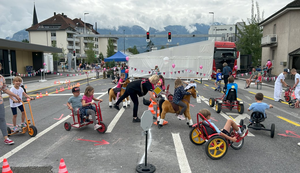 Reges treiben auf der neuen Hauptstrasse!