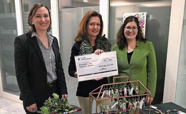 St. Galler Kantonalbank spendet für «Mutperlen»