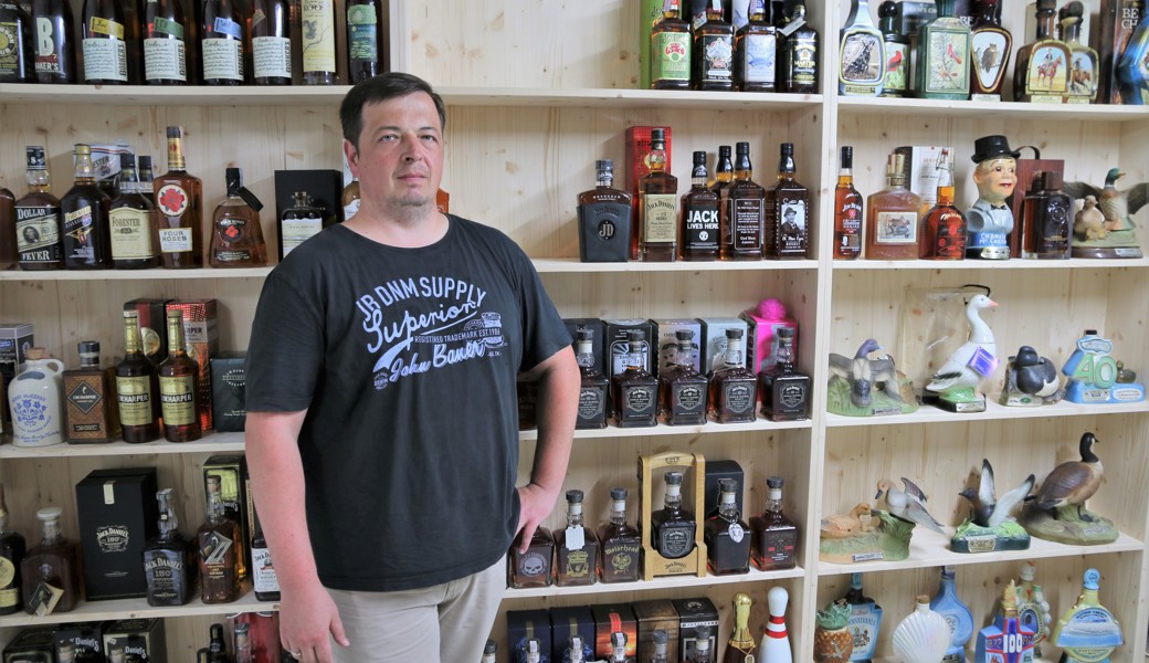 ... der Einbruch in die Spirituosenhandlung «Buddelhuus» an der Montlingerstrasse im August – die Einbrecher liessen besonders teuren Whiskey mitlaufen, Schnapsraritäten mit einem Sammlerwert von bis zu 15000 Franken. ... der Einbruch in die Spirituosenhandlung «Buddelhuus» an der Montlingerstrasse im August – die Einbrecher liessen besonders teuren Whiskey mitlaufen, Schnapsraritäten mit einem Sammlerwert von bis zu 15000 Franken.