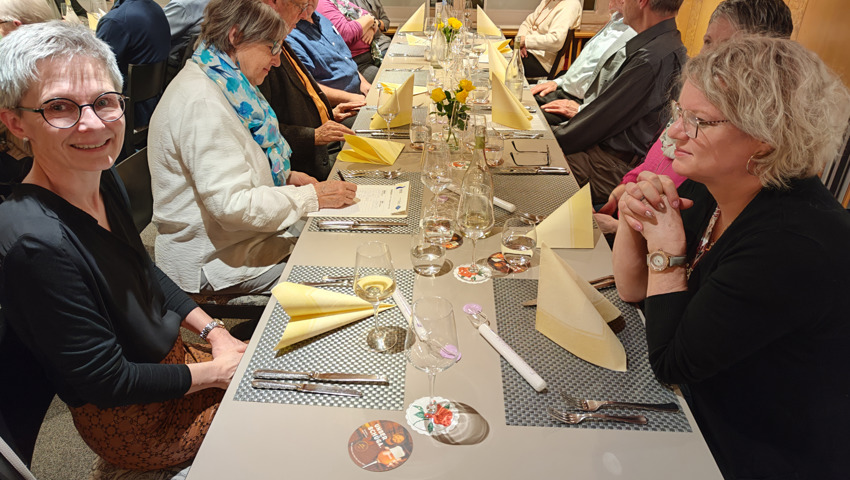 Würdevoller Abschied bei einem letzten geselliges Beisammensein im Rüthihof. Würdevoller Abschied bei einem letzten geselliges Beisammensein im Rüthihof.