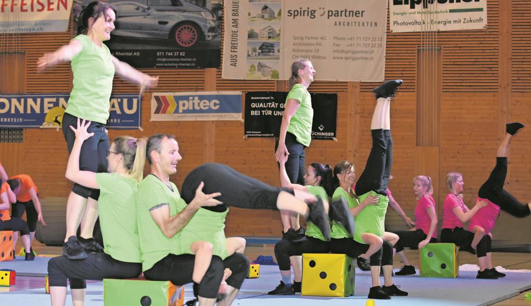 Die Rheintaler Gruppe «Swiss Fantasy» führte am Samstag die Gymnaestrada-Premiere durch und begeisterte die Zuschauerinnen und Zuschauer in der nahezu ausverkauften Aegetenhalle zweimal mit einer begeisternden Show. Vom 7. bis 17. Juli tritt «Swiss Fantasy» am Weltturnfest in Dornbirn auf. 