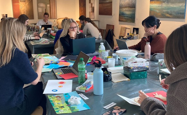 PHSG-Studierende gestalten bei Verena Brassel Kinderbücher gegen Mobbing und Hass