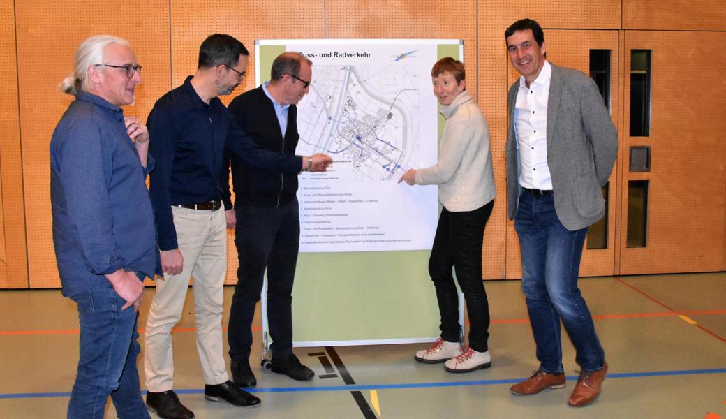 Sie wirkten am Bericht zur Mobilität in Diepoldsau mit (von rechts): Patrick Spirig (Ortsplanung), Marilene Holzhauser (ERR Raumplaner), Urs Heuberger (öffentlicher Verkehr), Dominik Bieli (motorisierter Individualverkehr) und Daniel Schöbi (Mobilitätsmanagement). 