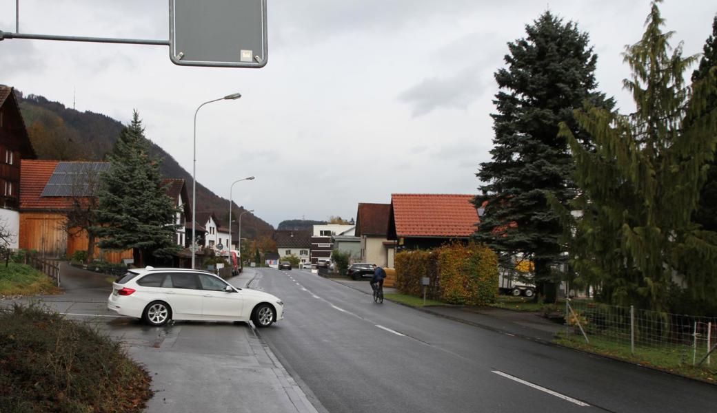 Durch das ganze Dorf bis zur Färschstrasse sind die Lärmwerte in den an der Staatsstrasse liegenden Häusern tief.