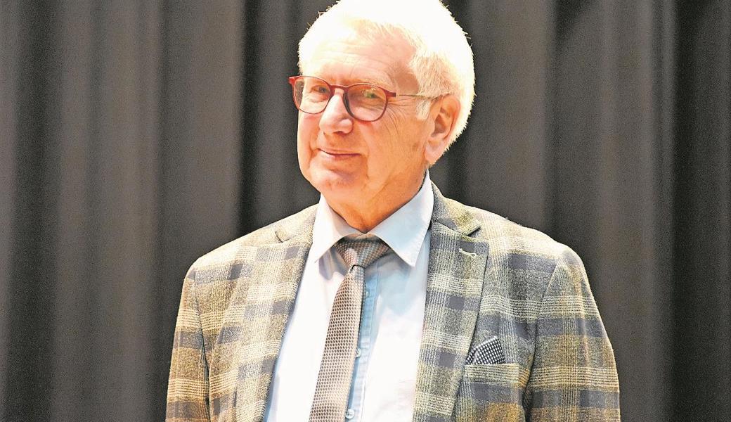 Sichtlich berührt: Beda Germann wurde am Mittwochabend der Titel des Berneckers des Jahres verliehen.