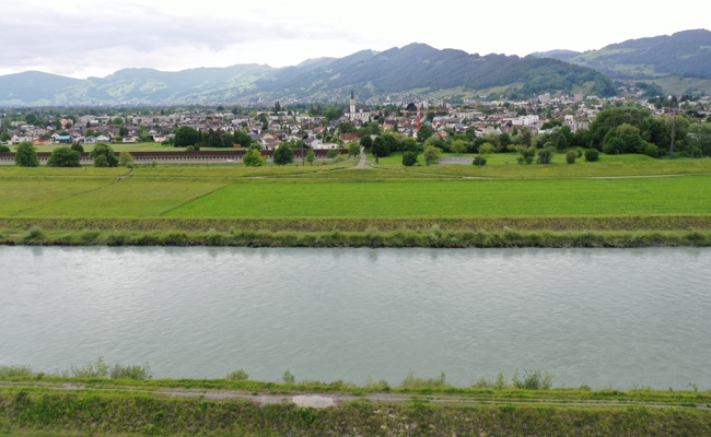 Wie sich zwei Projekte, den Rhein überbrücken zu wollen, unterscheiden