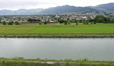Wie sich zwei Projekte, den Rhein überbrücken zu wollen, unterscheiden Wie sich zwei Projekte, den Rhein überbrücken zu wollen, unterscheiden