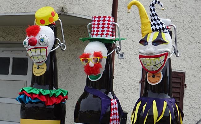 Drei hübsche Fasnachtsmäschgerli