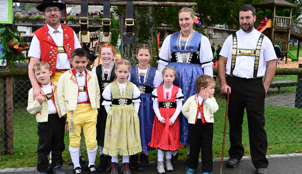 Herrliche Trachten, harmonische Alphornklänge und ein riesiges Publikum