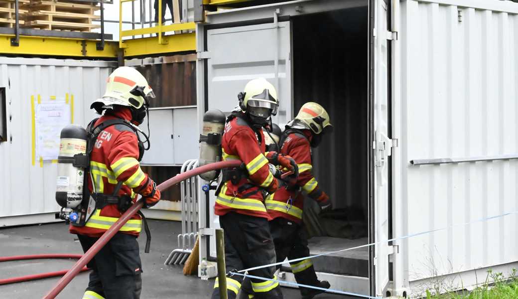 Angehörige der Feuerwehr Altstätten-Eichberg bei einer Übung. 