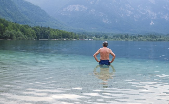 Badeunfälle bei älteren Menschen nehmen zu: Tipps für mehr Sicherheit im Wasser