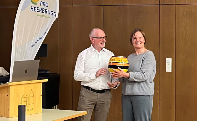 ProHeerbrugg zeichnet Carola Espanhol an der HV als Heerbrügglerin des Jahres aus