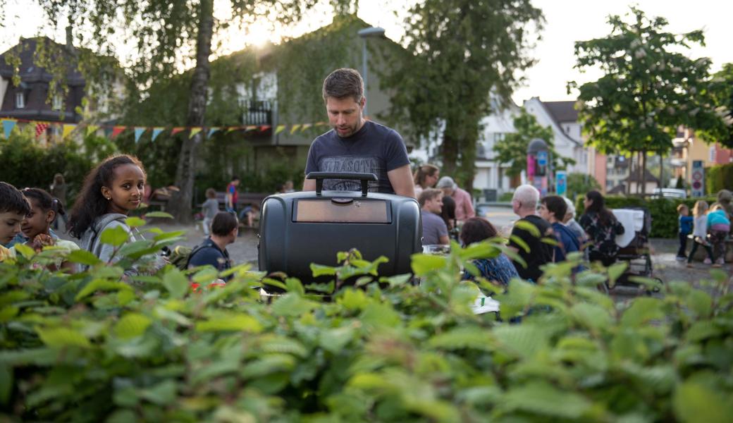 Werden die Sommer heisser, müssen die Städte grüner werden. Dafür braucht es Platz, und Freiflächen dürfen nicht mehr unterbaut werden.