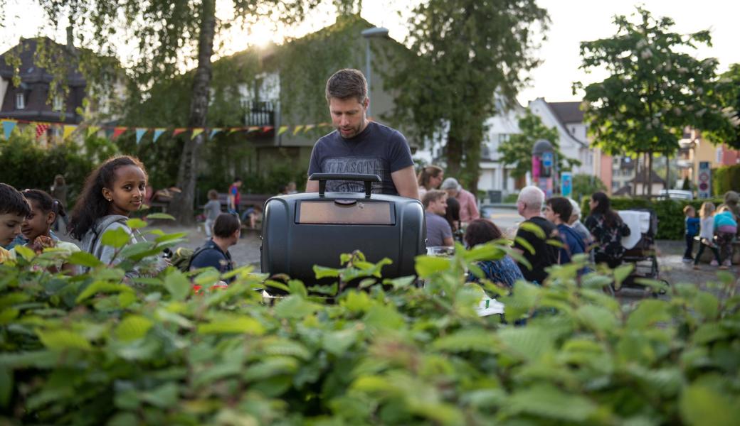 Werden die Sommer heisser, müssen die Städte grüner werden. Dafür braucht es Platz, und Freiflächen dürfen nicht mehr unterbaut werden.