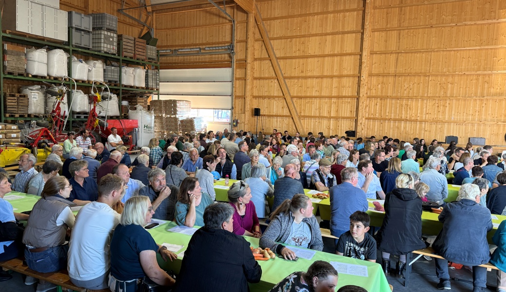 Die Gäste freuten sich auf einen schönen Feldgottesdienst in Balgach. (pd) Die Gäste freuten sich auf einen schönen Feldgottesdienst in Balgach. (pd)