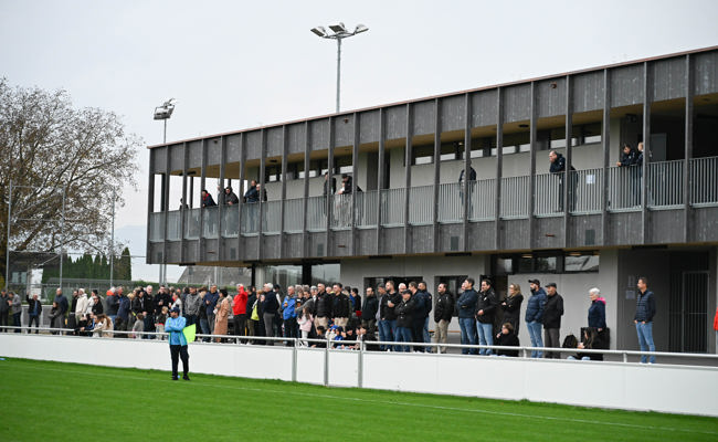 Tägeren feiert Eröffnung: Der Bevölkerung gefällt der Sportplatz mit seinem zukunftsweisendem Design
