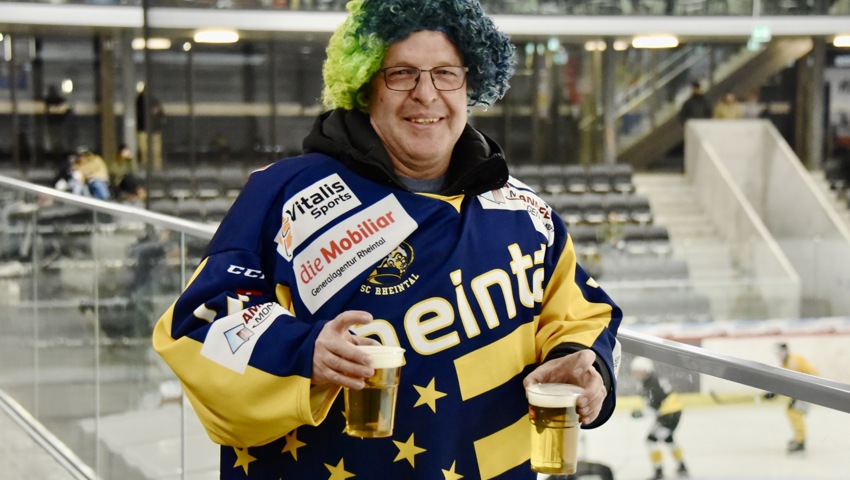 Die gute Laune liessen sich die Rheintaler Fans zurecht nicht verderben. Die gute Laune liessen sich die Rheintaler Fans zurecht nicht verderben.