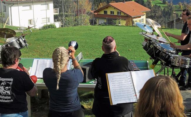 Guggenmusik Wolfs-Hüüler probte im Bündnerland