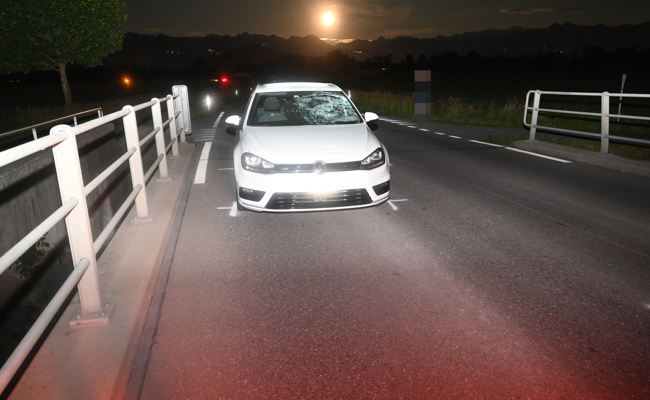 Fussgängerin bei Kollision mit Auto verletzt