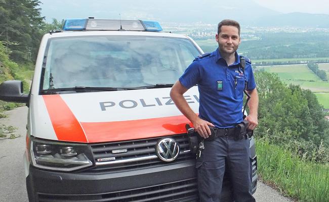 11 Fragen an einen jungen Polizisten: Vom Einsatz der Waffe bis zum Einfangen von Kühen