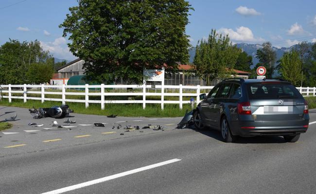 Töff-Fahrer bei Kollision verletzt