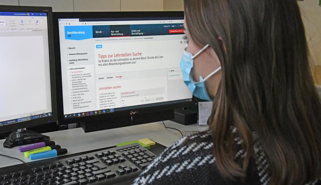 Liste auf www.berufsberatung.ch welche Betriebe Lehrstellen anbieten.