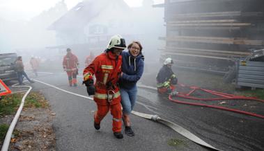 Starker Rauch und viele Schläuche