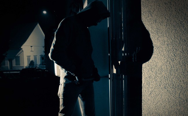 In ein Mehrfamilienhaus eingebrochen und Kleider gestohlen
