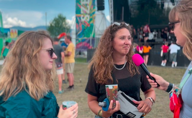 Zigis, Sonnenbrille und Tempo: Das darf in der Openair-Tasche nicht fehlen
