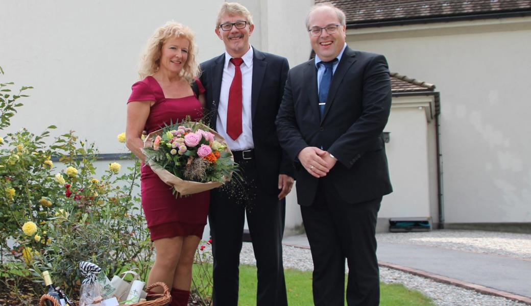 Bild:
 
(v. l. nach r.): Esther Beerle-Eicher, Pfarrer Thomas Beerle und Kirchgemeindepräsident Michael Berger, Salez.
