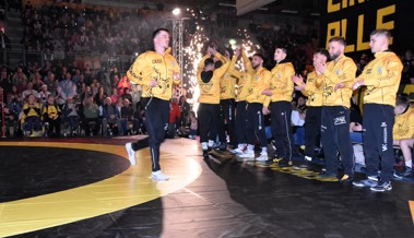 Mit dem Einmarsch der Gladiatoren beginnt der Final zwischen Kriessern und den RC Willisau Lions