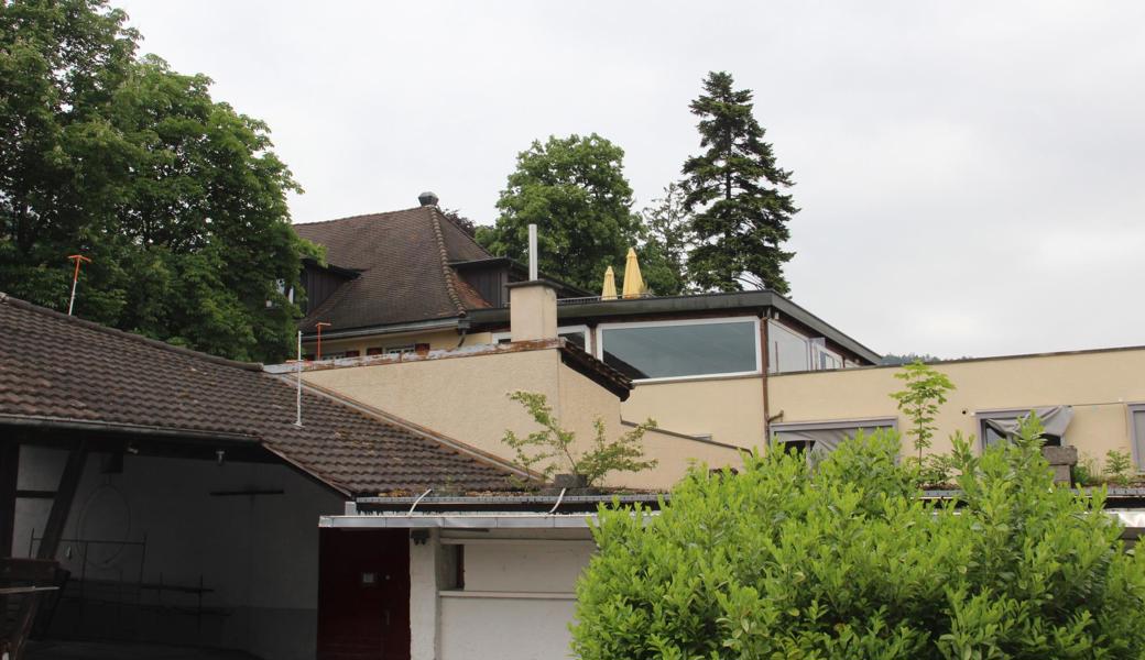 Blick von der anderen Seite auf den Hoteltrakt.