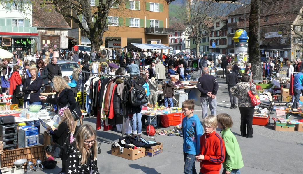Anders als auf dem hier fotografisch festgehaltenen Flohmarkt wird diesmal eine Maske zu tragen sein.