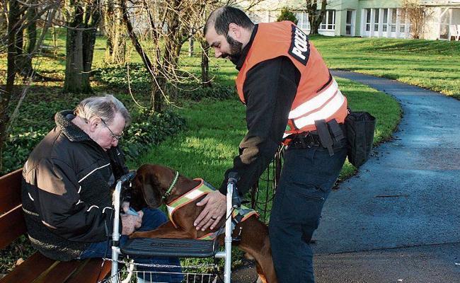 Übung mit Polizeihunden im «Feldhof»