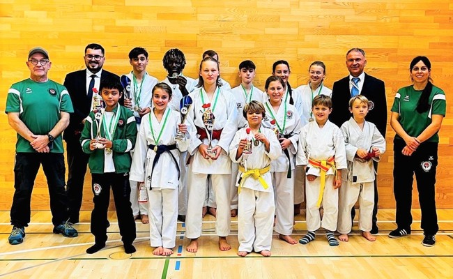 Rheintaler Karatekas sammeln in Mörschwil viele Medaillen