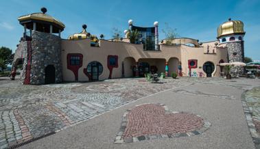 Betrunkener Töff-Fahrer stürzt nach Hundertwasser-Kreisel