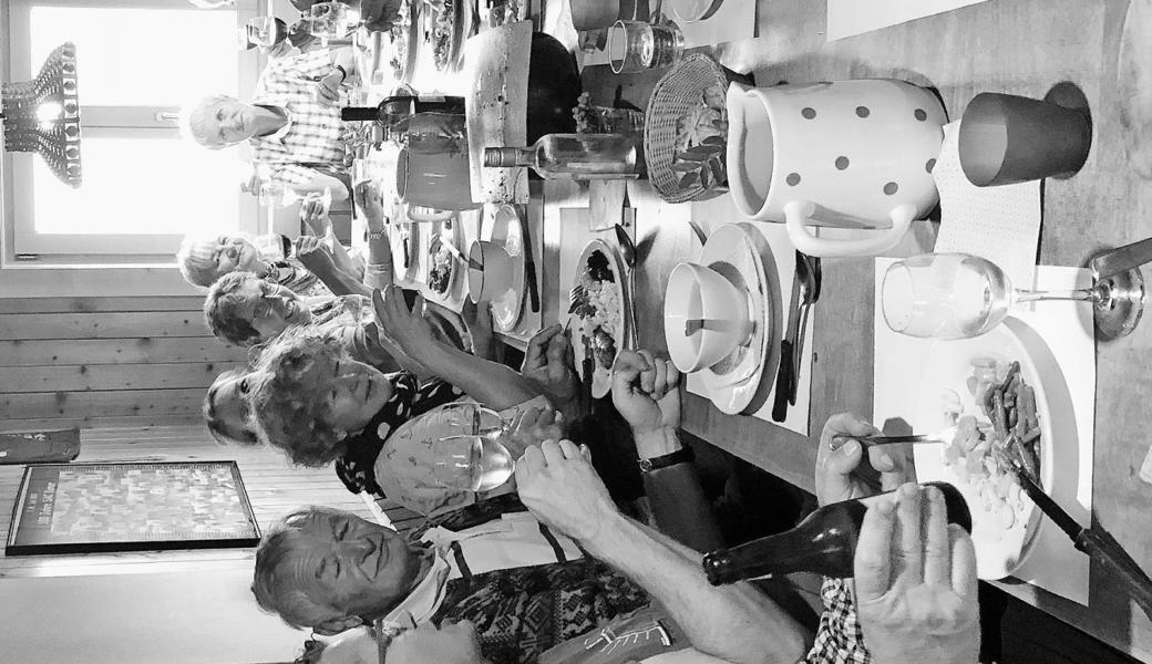 Für einmal ohne Instrumente: der Orchesterverein in den Bergen Bild: pd