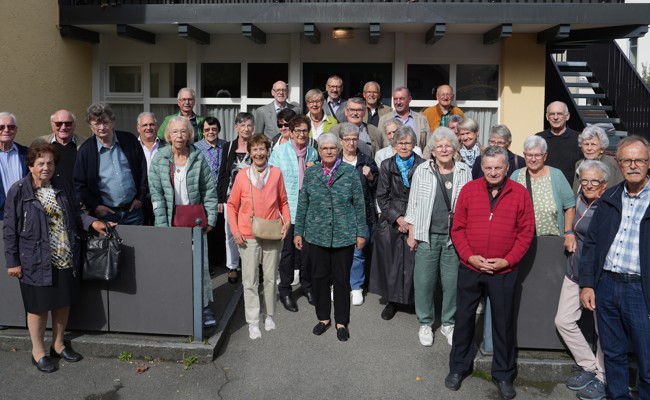 Freudiges Wiedersehen bei der Klassenzusammenkunft